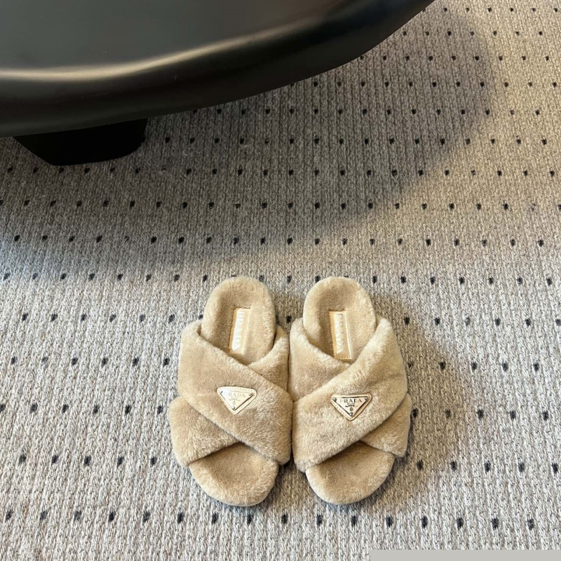 Pra*a slippers